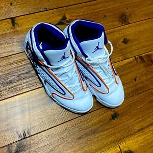 Jordan for women OG(Sz. 10.5) white/orange/blue in Excellent condition worn 2X